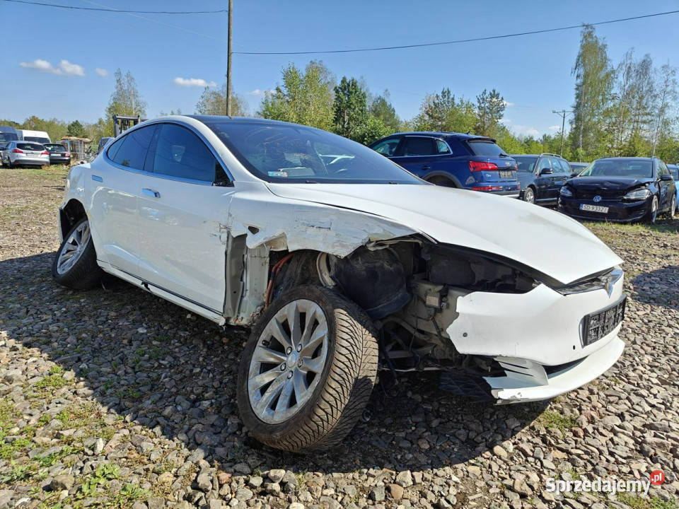 Tesla Model S asystent pasa ruchu Karczew