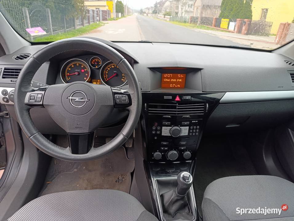 Opel Astra H kombi 14 benzyna 2010r hak 186100km Lgota-Mokrzesz