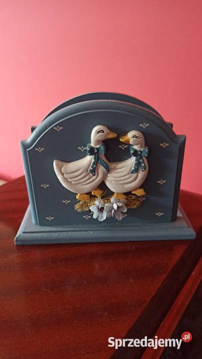 Drewniany serwetnik z gąskami Drugi z krówką