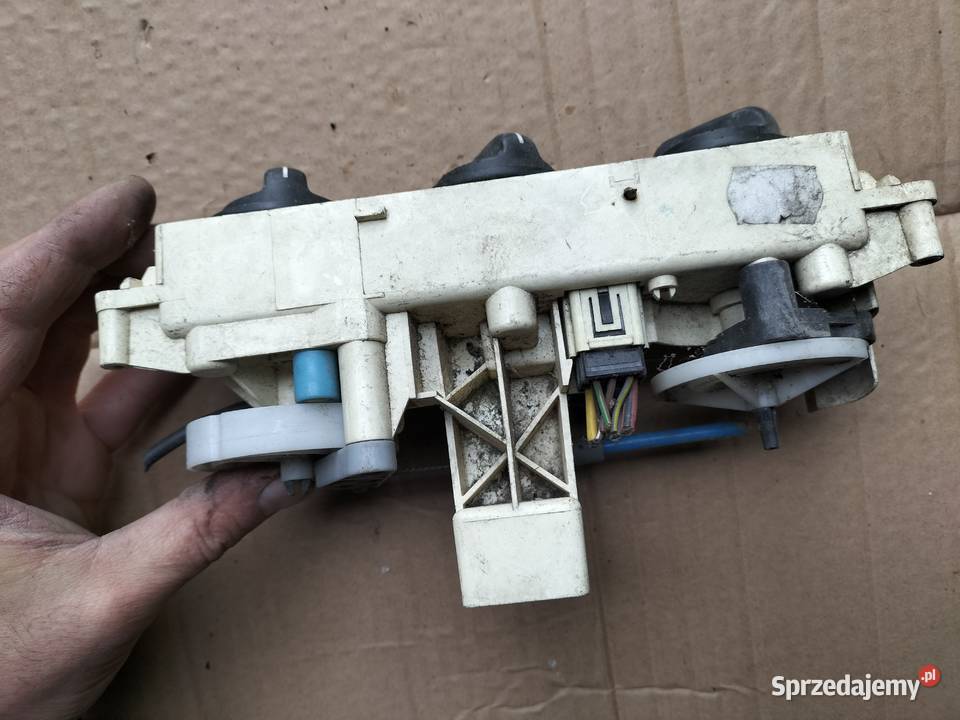 Panel nawiewu Opel Vectra B 6081F1A OPEL Wyposażenie wnętrza