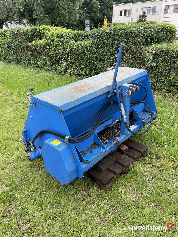 Siewnik do boisk i pól golfowych Blec
