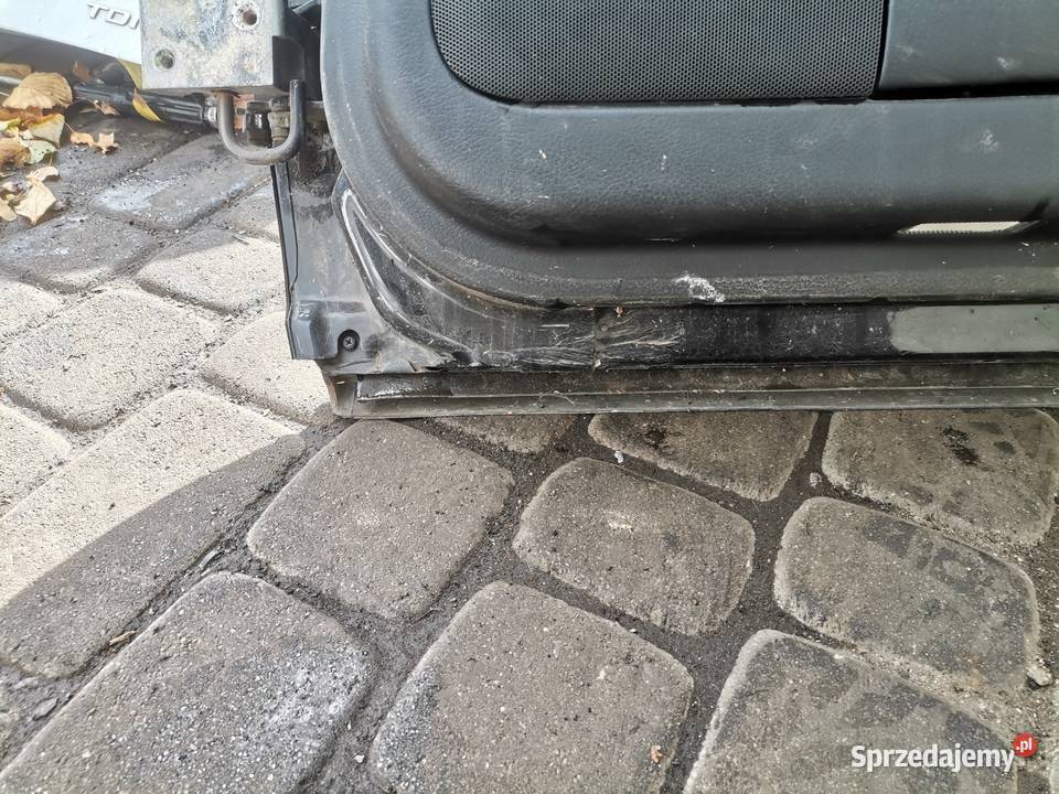 DRZWI PRAWY TYŁ AUDI A6 C5 FL KOMBI LZ9W osobowe Nowy Sącz