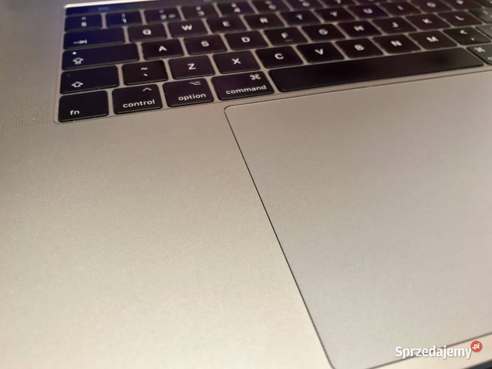 APPLE MacBook Pro 15 2017 i7 29GHz 16 512GB AMD Warszawa