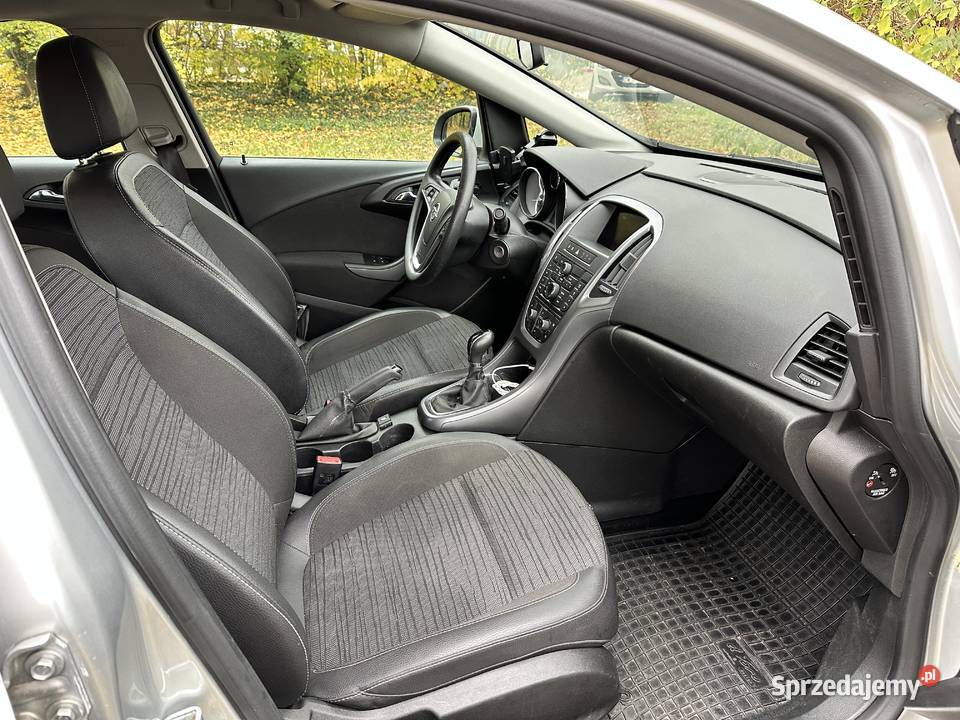 Opel Astra J 2018 Sedan 14 LPG ekonomiczny