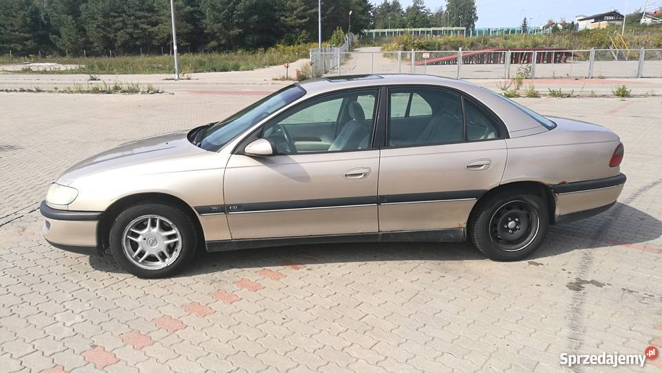 Opel Omega b 20 16v benzyna wyposażenie limuzyna światła przeciwmgielne Omega