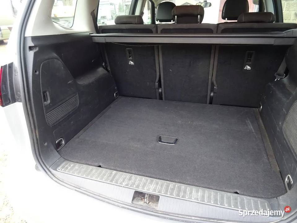 Bagażnik podłoga wykładzina schowki boczek Parcice