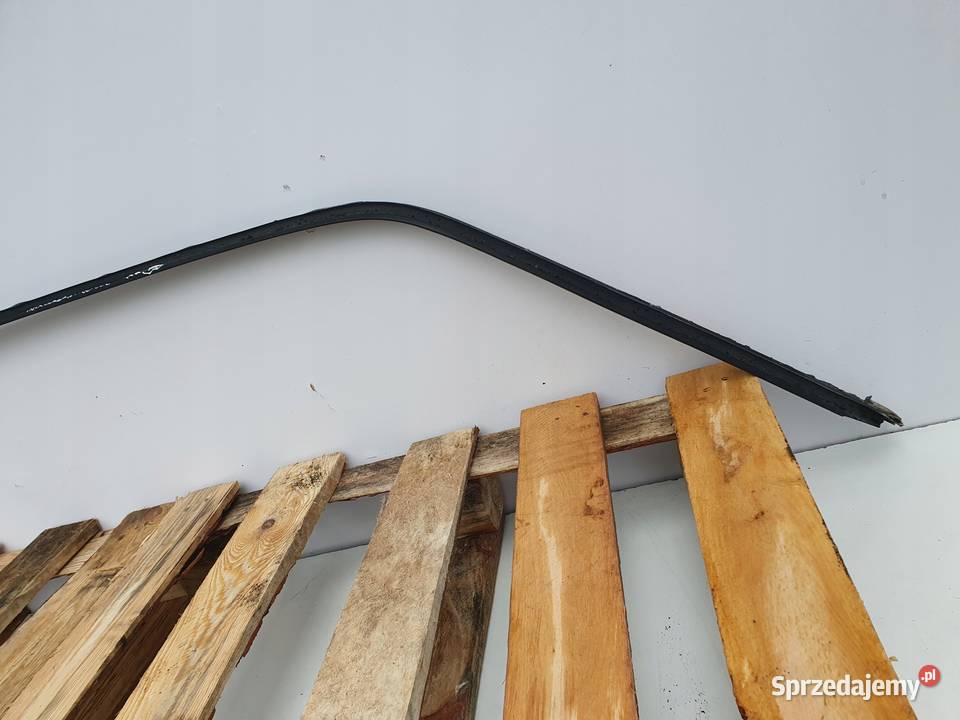 Mercedes W126 C126 SEC LISTWA SZYBY PRAWA Rudka