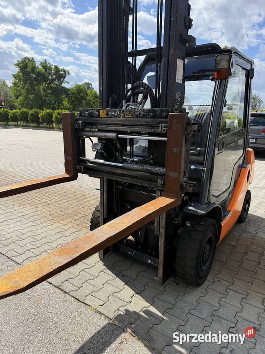 wózek widłowy TOYOTA 8FGF25 LPG kabina przesuw łódzkie Działoszyn