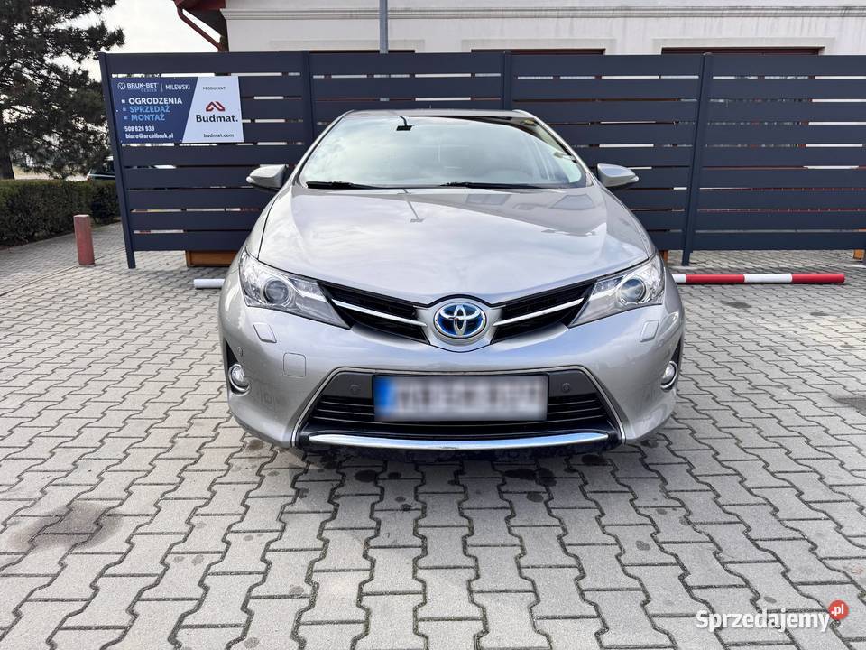 Toyota Auris 18 Hybryda Hak Rok produkcji 2015 Kraków