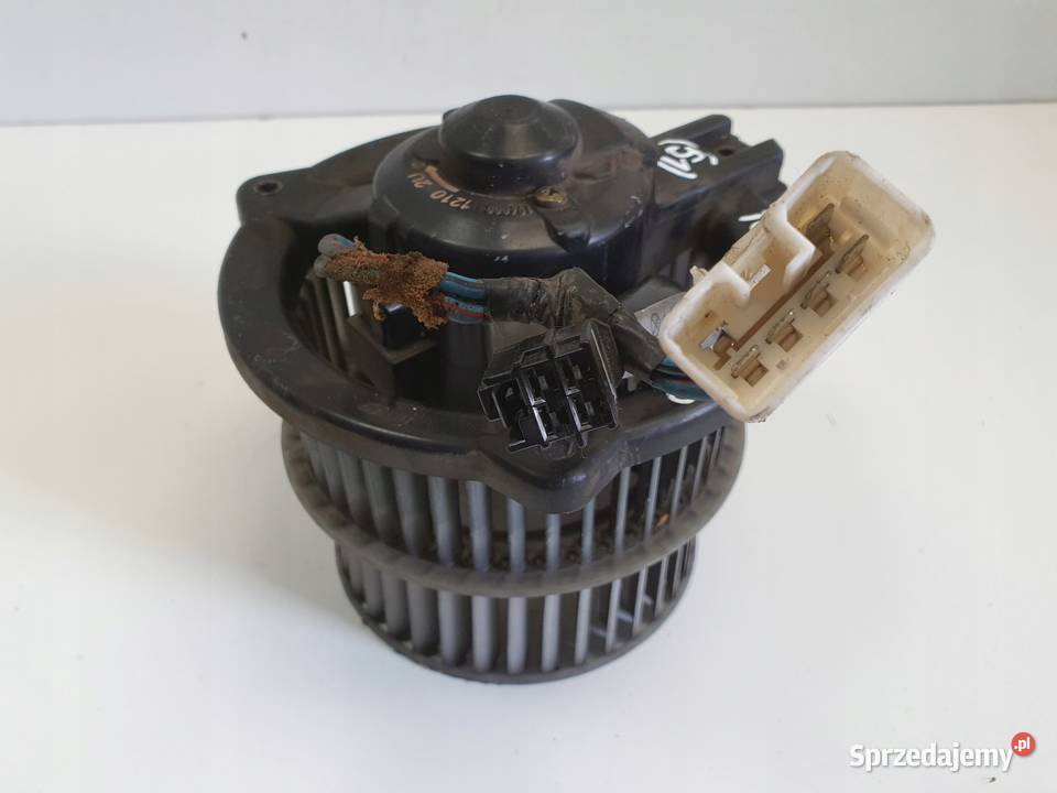 Toyota Yaris I WENTYLATOR NAWIEWU Dmuchawa Rudka