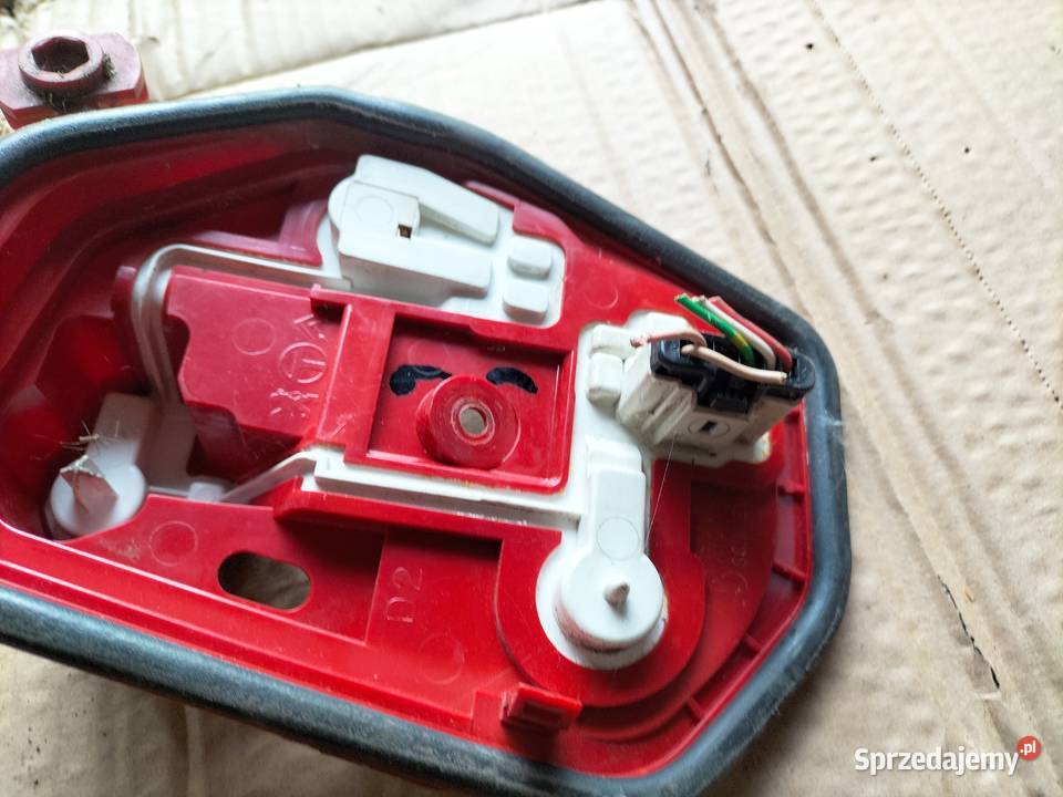 PEUGEOT 206 LIFT WKŁAD LAMPY TYŁ TYLNEJ LEWY Kamień-Kolonia
