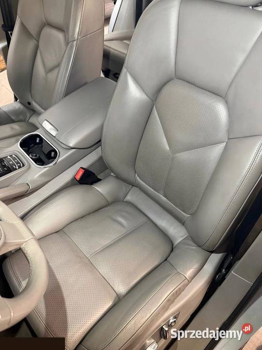 Porsche Cayenne 48 benzyna 400 2010r Faktura VAT Dobroszyce sprzedam
