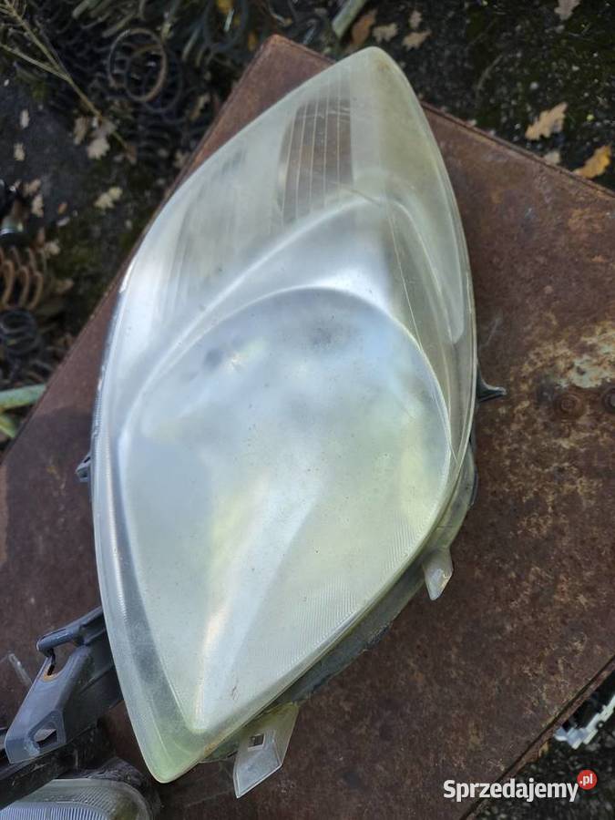 Lampy przednie Toyota Yaris 2 mazowieckie Łagów