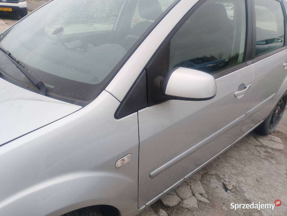 Ford Fiesta MK6 uszkodzony manualna Inwałd