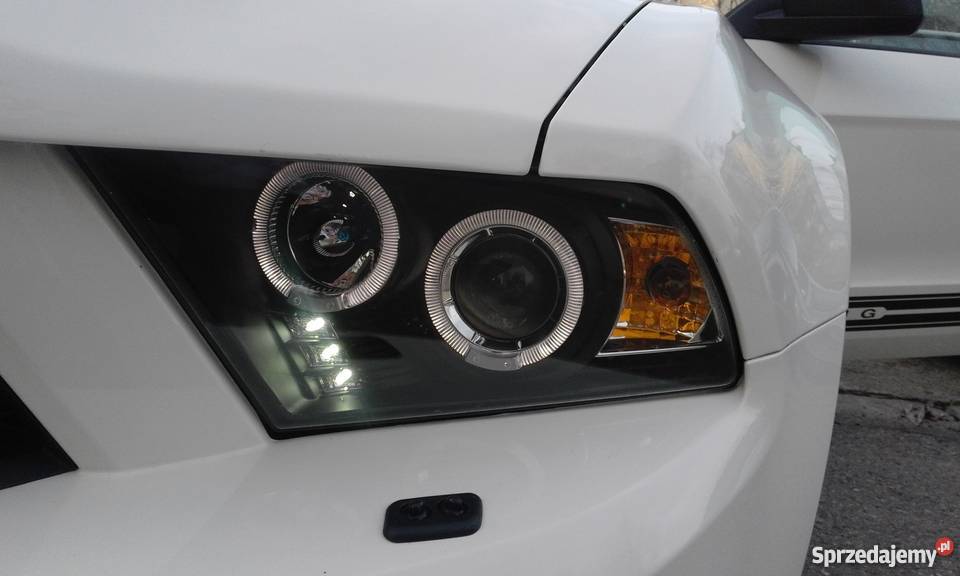 PIĘKNY BIAŁY MUSTANG CABRIO NOWY Rok produkcji 2013