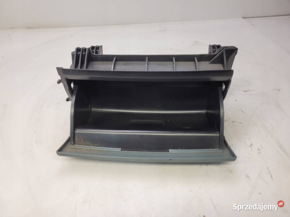 SCHOWEK FOTELA PRAWY AUDI A3 8P LIFT 8P0881578 Przystajń