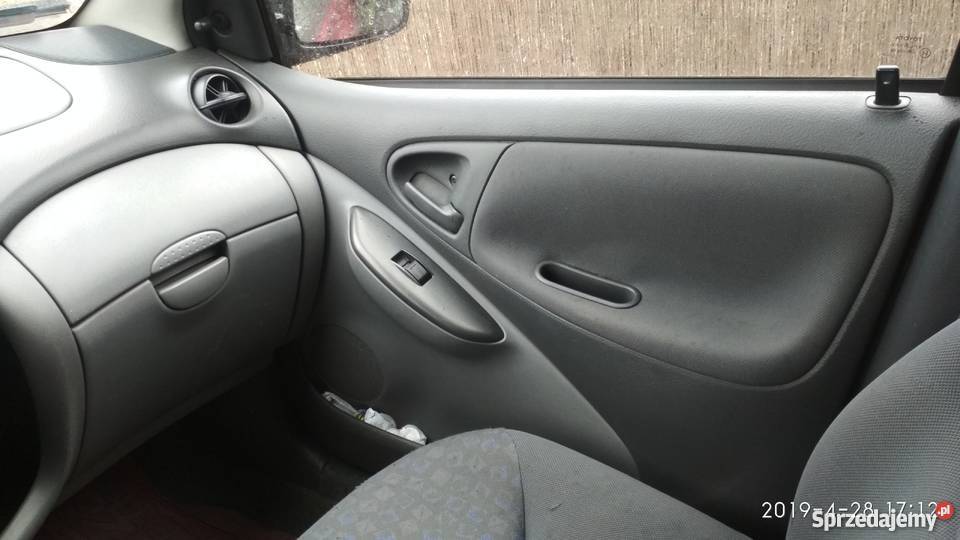 Toyota Yaris 10 benzyna poduszka powietrzna wielkopolskie Skoki