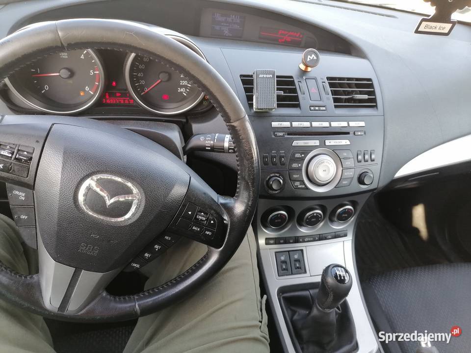 Mazda 3 z 2010r sil 16d czarny met Jędrzejów