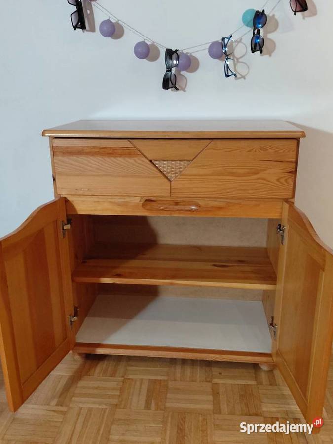 Sprzedam komodę drewniana z rattanowymi drzwiami 43cm Warszawa