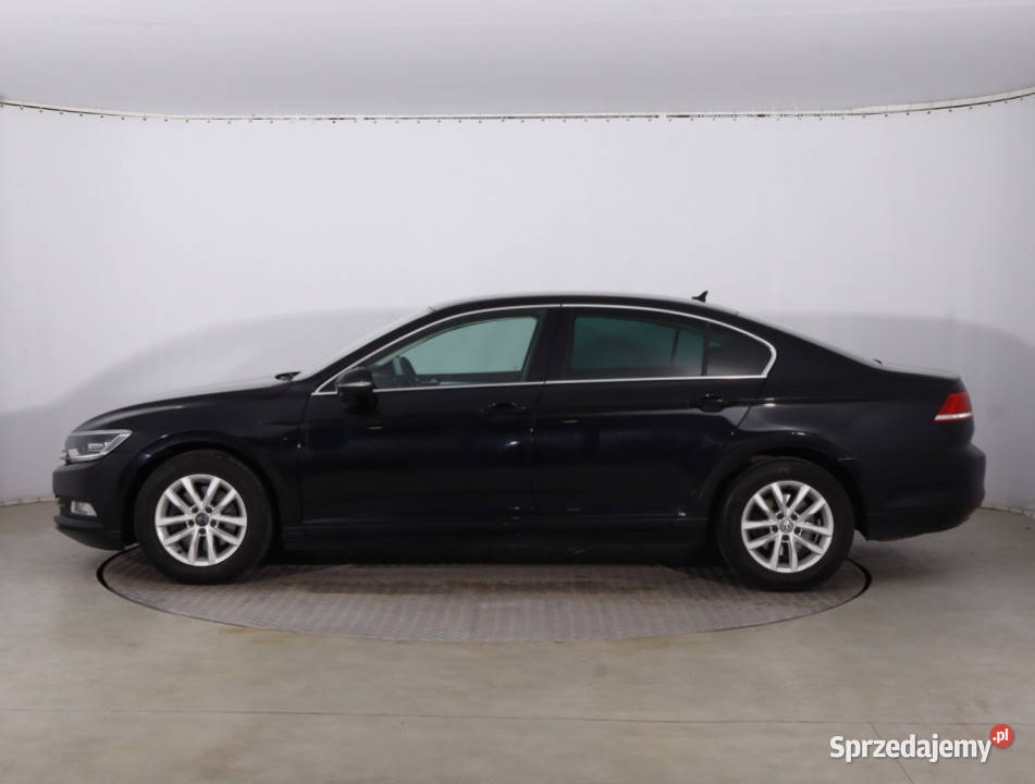 VW Passat 14 TSI czarny