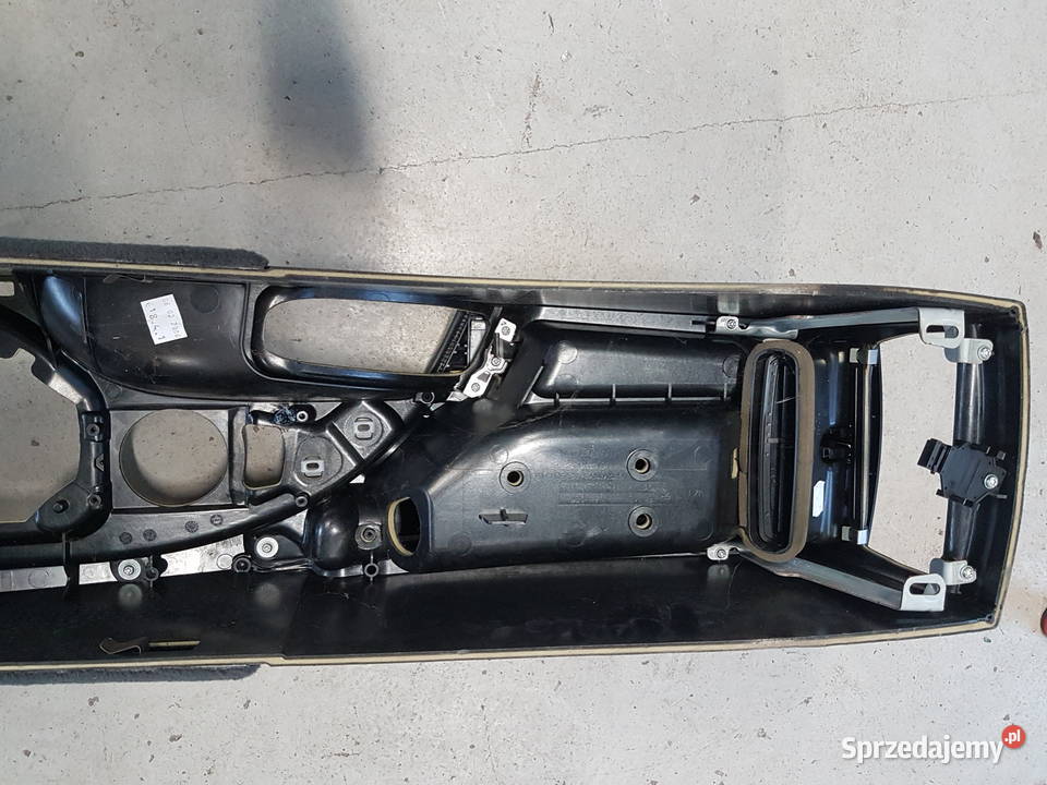 BMW 5 E60 E61 PODLOKIETNIK TUNEL SCHOWEK KRATKA Turek