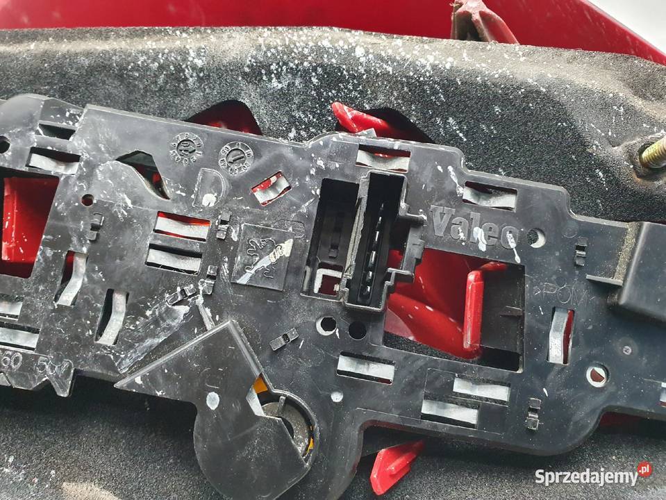 LAMPA PRAWA Peugeot 307 Hb 0105r TYLNA prawy tył Rudka