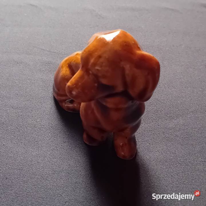 Figurka z porcelitu siedzący piesek jamnik PRL Porcelana i szkło Koźminek