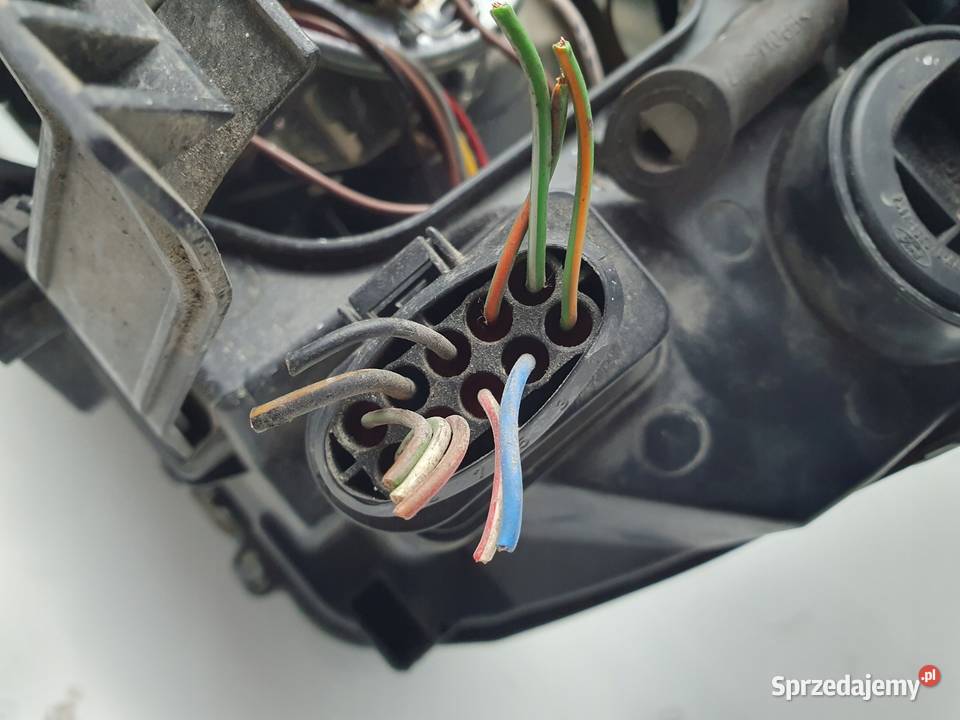 LAMPA PRAWA Ford Focus Mk2 0206 PRZEDNIA prawy Rudka