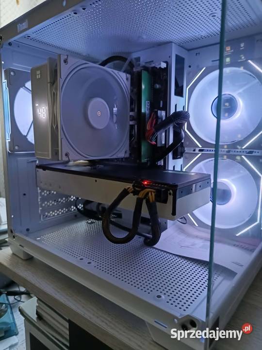 Gamingowy PC Vega 64 Ryzen 5 2600X 16GB RAM WIN Markuszowa