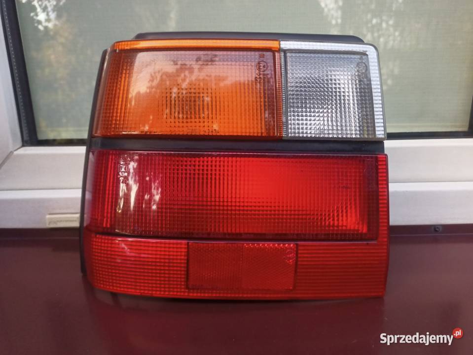 Nissan Micra K10 lampa tył tylna lewa oprawki Lampy tylne Sieradz