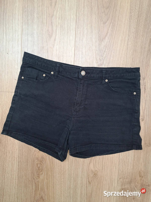 Czarne szorty Stradivarius Basics rozmiar 40 Stradivarius Trąbki Wielkie
