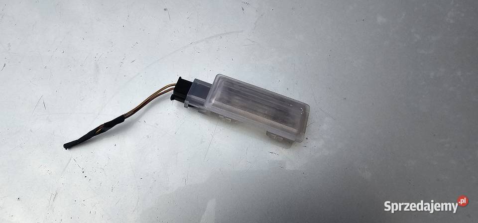 Lampka bagaznika mercedes w203 w220 2208201901 Zbąszyń