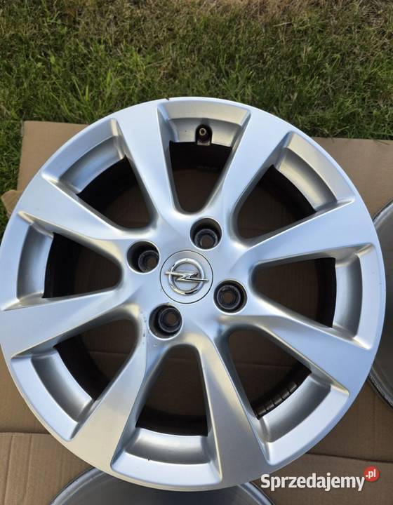 Felgi opel corsa F 65X16 16 ET38 4X108 651mm Steklno