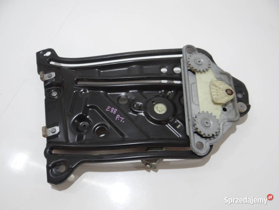 PODNOŚNIK SZYBY PRAWY TYŁ BMW E88 7165594 osobowe Strzyżewice