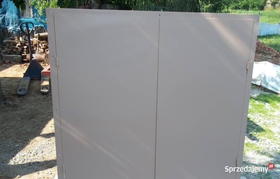 Okiennice metalowe Zabezpieczenia okien drzwi