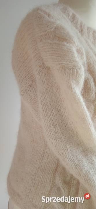Sweter jasnykremowy z warkoczami z przodu z Siedlce
