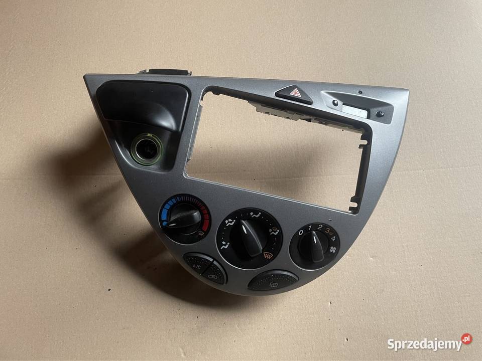 Panel nawiewu klimatyzacja Ford focus mk3 lift Rok produkcji 2004 Panele sterowania, przełączniki Szczecin