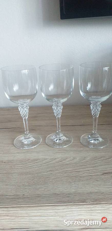 Piękne kieliszki do wina Przedbórz sprzedam