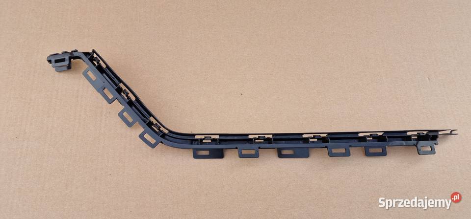 VW PASSAT B8 ŚLIZG ZDERZAKA KOMBI PRAWY Bieleń