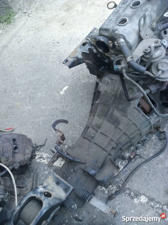 Nissan Serena drzwi błotnik maska pas bak różne