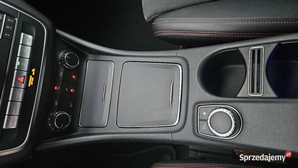 Mercedes CLA 200 Shooting Brake Pakiet AMG salon