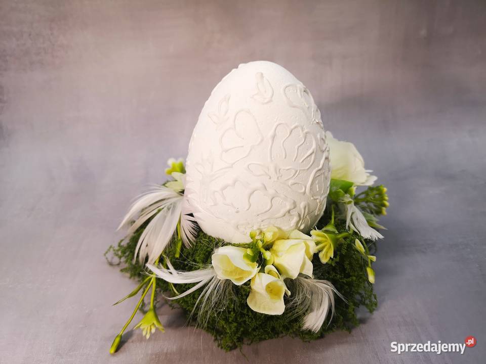 Białe jajko dekoracyjne na podstawie z mchu Wielkanoc Kielce sprzedam