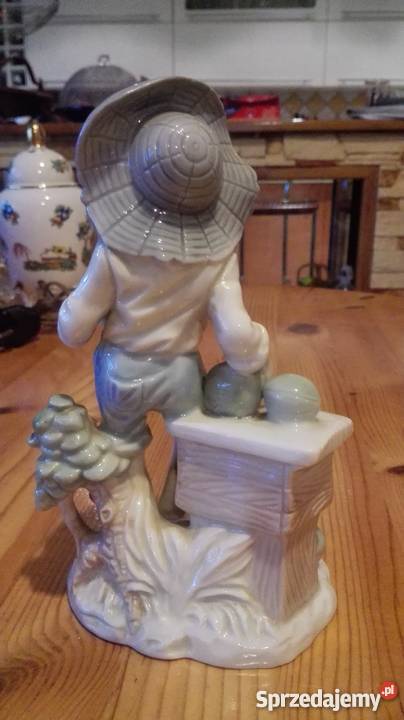 Figurka młodzieniec sprzedam