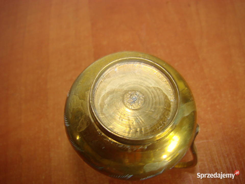 mały mosiężny dzbanek orientalny