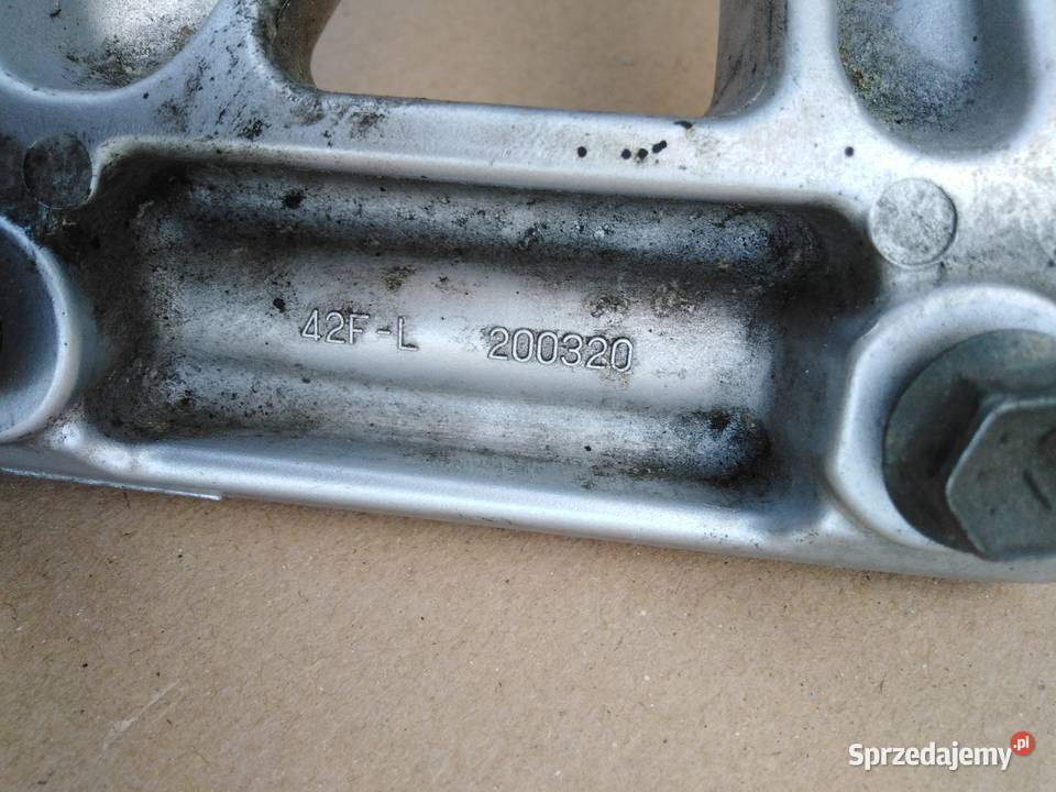 Podnóżek pasażeta tylny lewy Suzuki GSX 1400 Chojna
