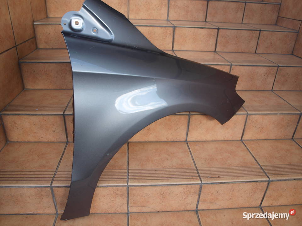 Mercedes B klasa W246 błotnik prawy przód 2012 części blacharskie Kalisz