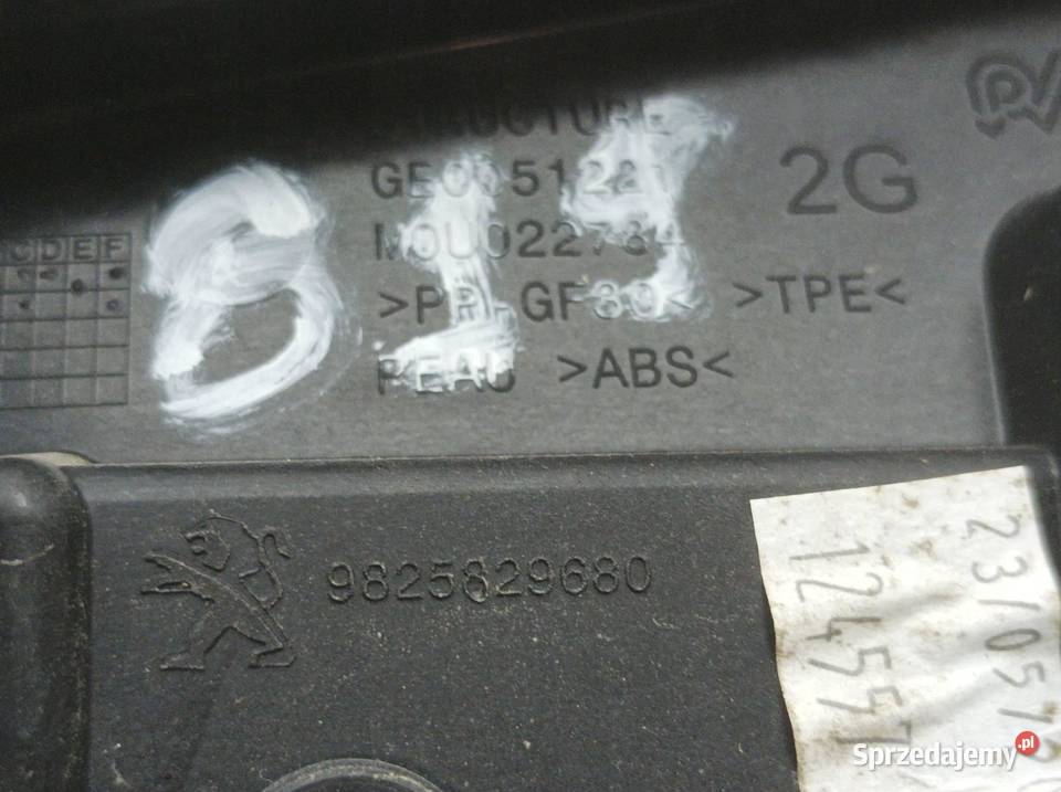 OSŁONA LISTWA KLAPY BAGAŻNIKA LEWY PRAWY KOMPLET osobowe