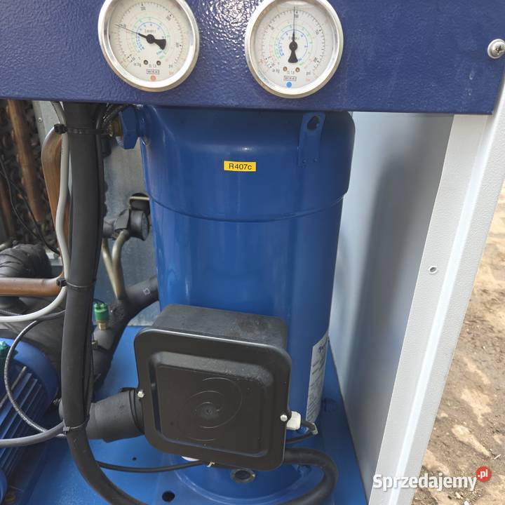 chiller 50 kW z modułem hydraulicznym gotowy do