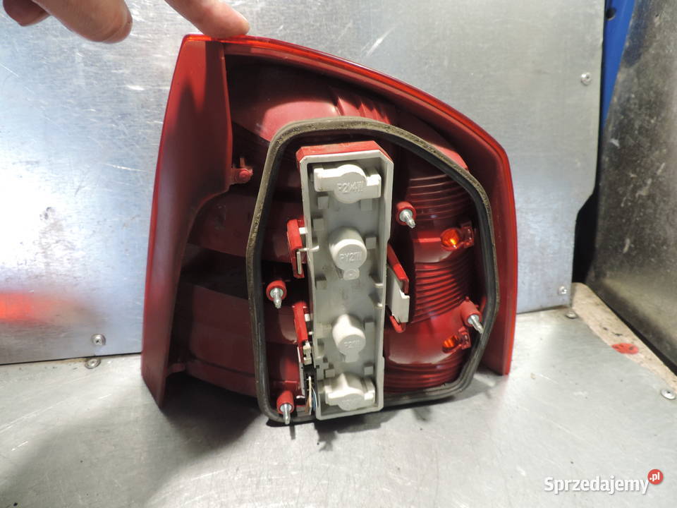 LAMPA LEWA TYŁ TYLNA SKODA OCTAVIA II 2 HB Lampy tylne Nowy Sącz