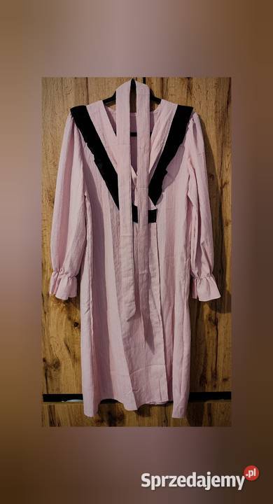 Różowa sukienka kopertowa